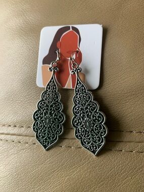 Intricate Filigree Teardrop Dangle Earrings - Silver